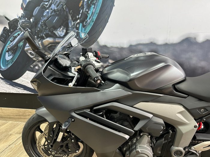 2025 Triumph DAYTONA 660 Black
