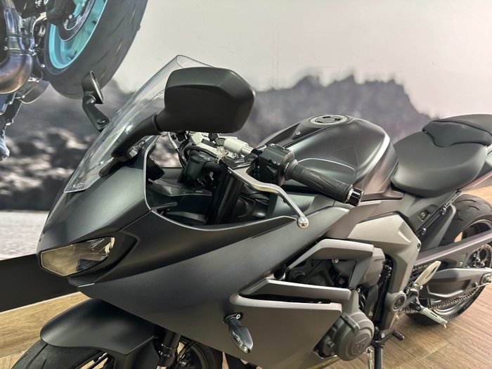 2025 Triumph DAYTONA 660 Black