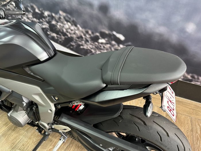 2025 Triumph DAYTONA 660 Black