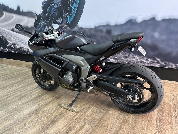 2025 Triumph DAYTONA 660 Black