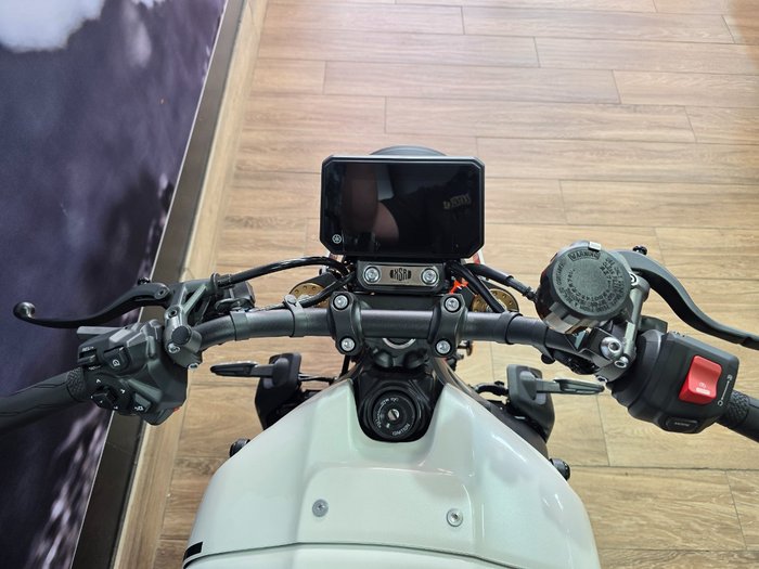 2024 Yamaha XSR900 (MTM850A) RED/WHITE