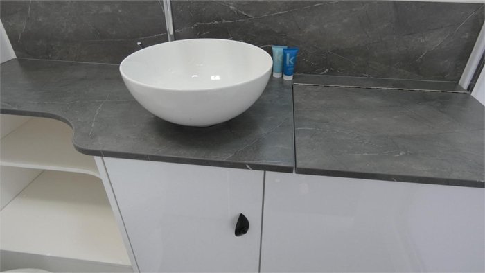 2025 Viscount V2 Premium