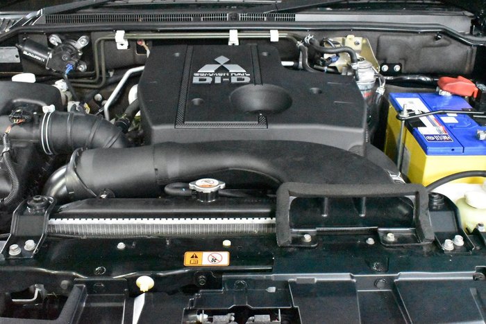 2013 Mitsubishi Pajero VR-X