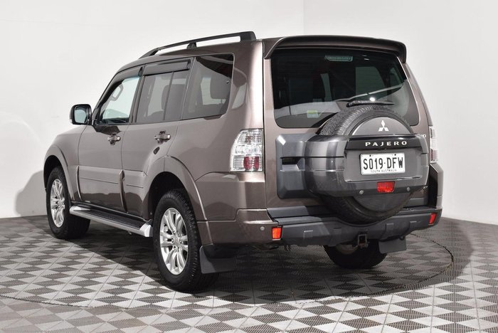 2013 Mitsubishi Pajero VR-X