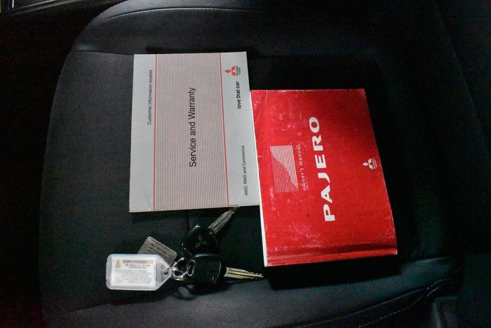 2013 Mitsubishi Pajero VR-X