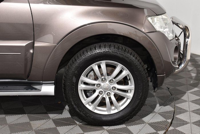 2013 Mitsubishi Pajero VR-X