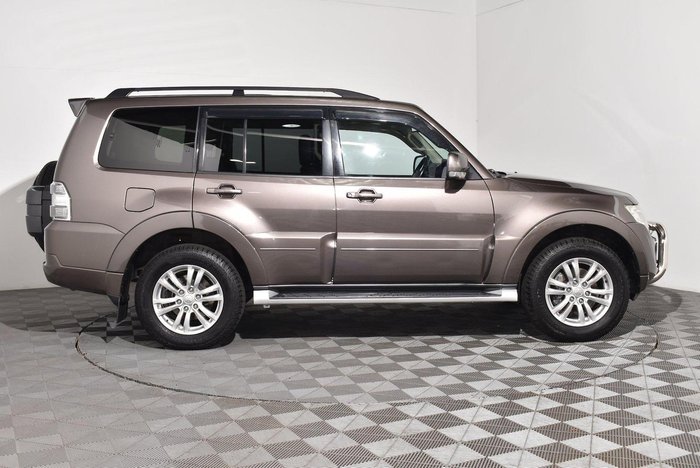 2013 Mitsubishi Pajero VR-X