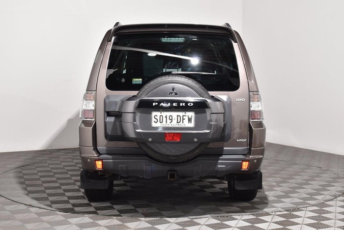 2013 Mitsubishi Pajero VR-X