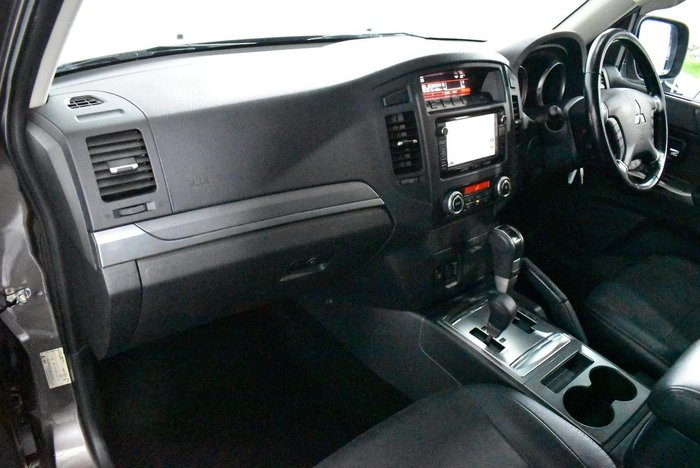 2013 Mitsubishi Pajero VR-X