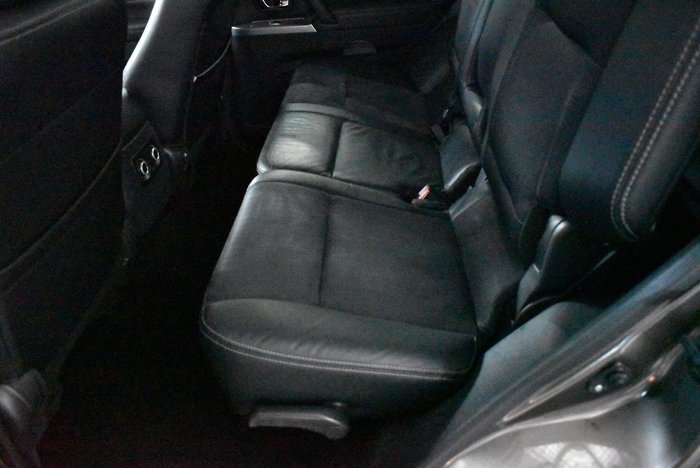 2013 Mitsubishi Pajero VR-X