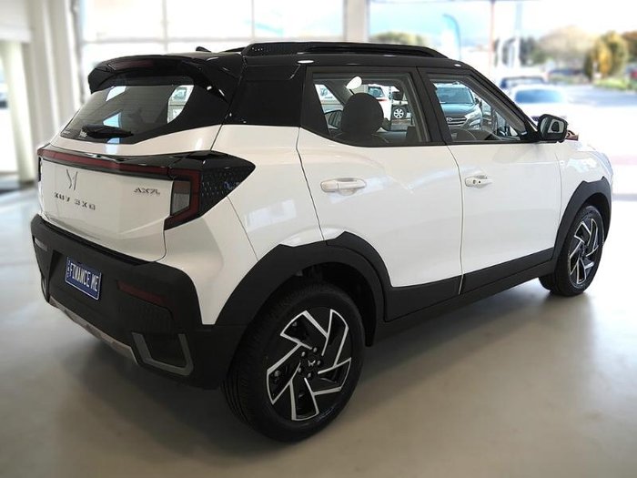 2025 Mahindra XUV3XO AX7L