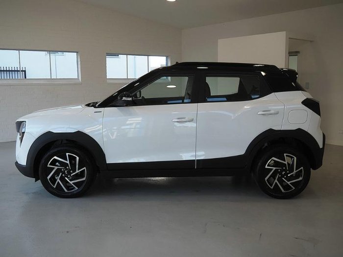 2025 Mahindra XUV3XO AX7L