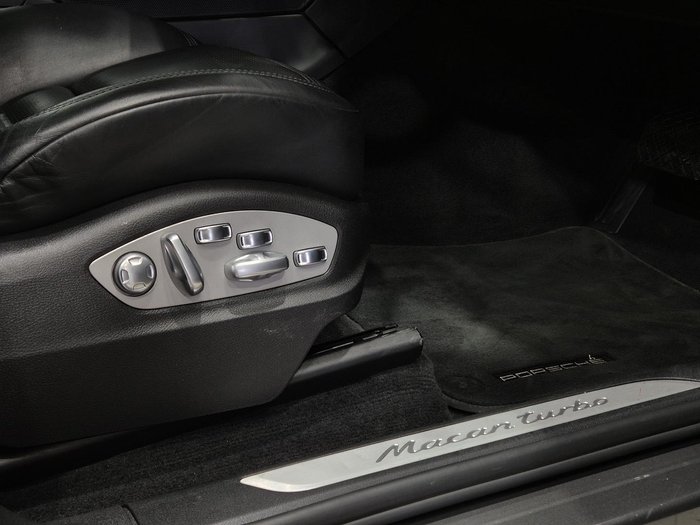 2017 Porsche Macan Turbo