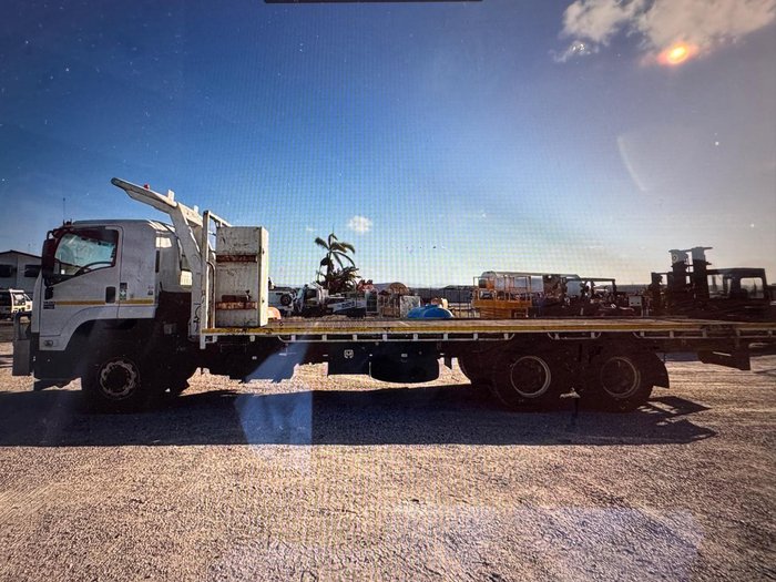2011 Isuzu F Series FVZ 1400 WHITE