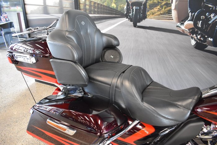 2017 Harley-davidson FLHTKSE CVO LIMITED RED