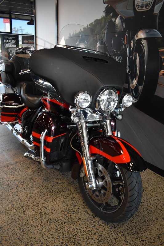 2017 Harley-davidson FLHTKSE CVO LIMITED RED