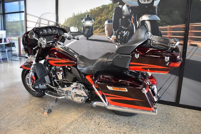 2017 Harley-davidson FLHTKSE CVO LIMITED RED