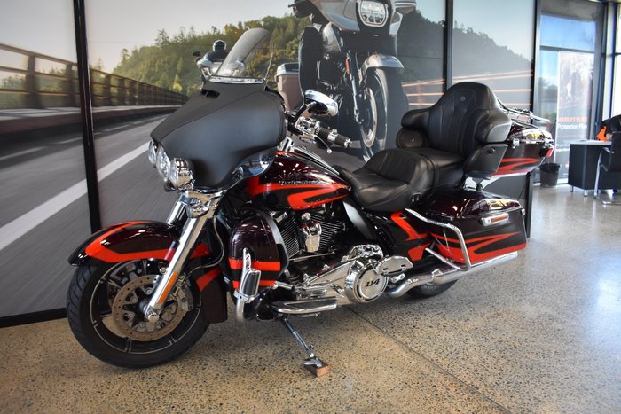 2017 Harley-davidson FLHTKSE CVO LIMITED RED