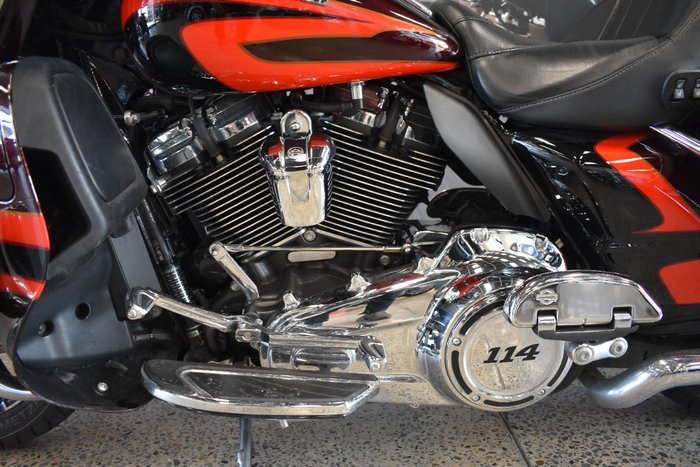 2017 Harley-davidson FLHTKSE CVO LIMITED RED