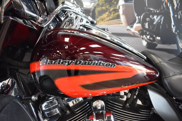 2017 Harley-davidson FLHTKSE CVO LIMITED RED