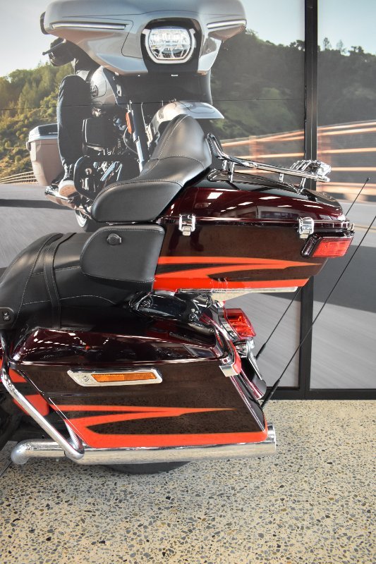 2017 Harley-davidson FLHTKSE CVO LIMITED RED