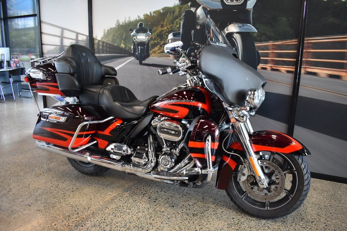 2017 Harley-davidson FLHTKSE CVO LIMITED RED