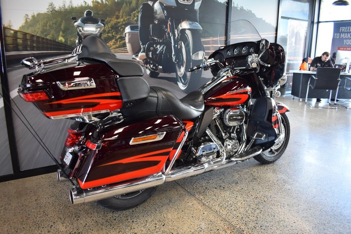 2017 Harley-davidson FLHTKSE CVO LIMITED RED