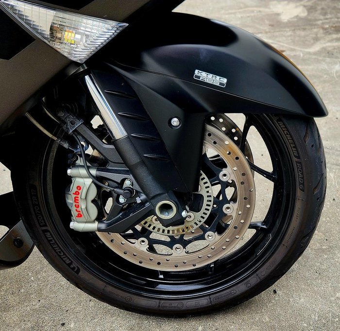 2022 Kawasaki Ninja ZX-14R ABS (ZX1400J) Ninja Grey
