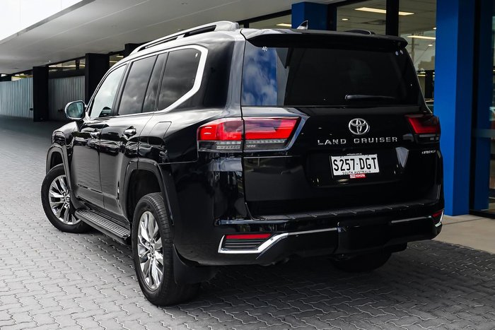 2022 Toyota Landcruiser Sahara ZX