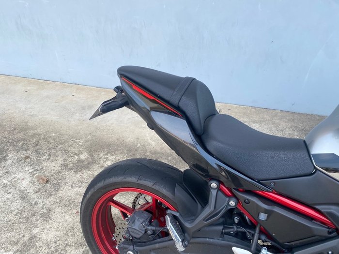 2022 Kawasaki Z650 RS Silver