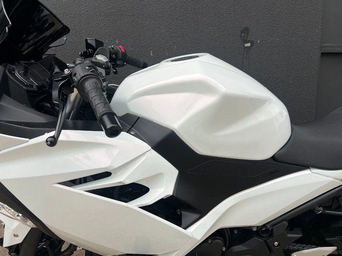2023 Kawasaki NINJA 400 LAMS WHITE