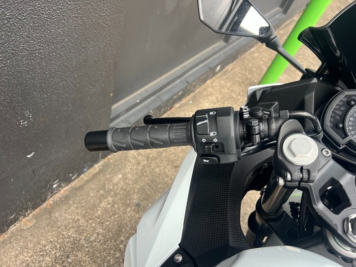 2023 Kawasaki NINJA 400 LAMS WHITE