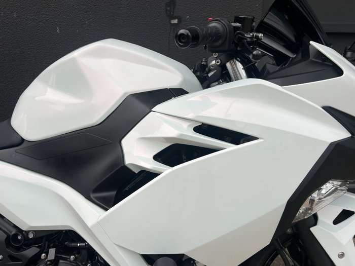 2023 Kawasaki NINJA 400 LAMS WHITE