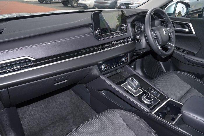 2024 Mitsubishi Outlander LS