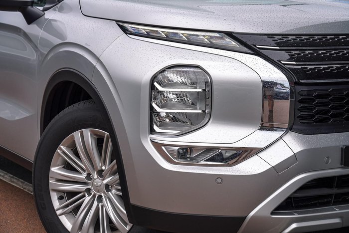 2024 Mitsubishi Outlander LS