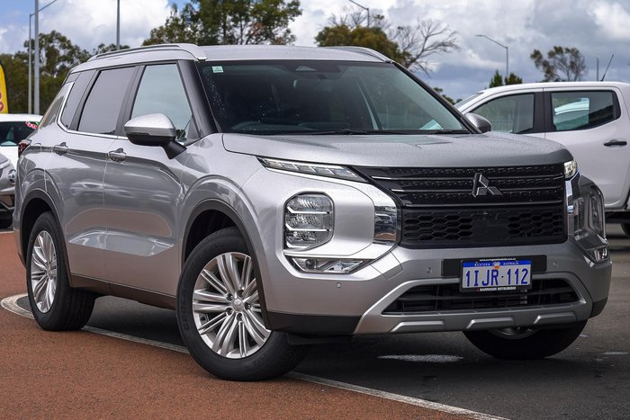 2024 Mitsubishi Outlander LS