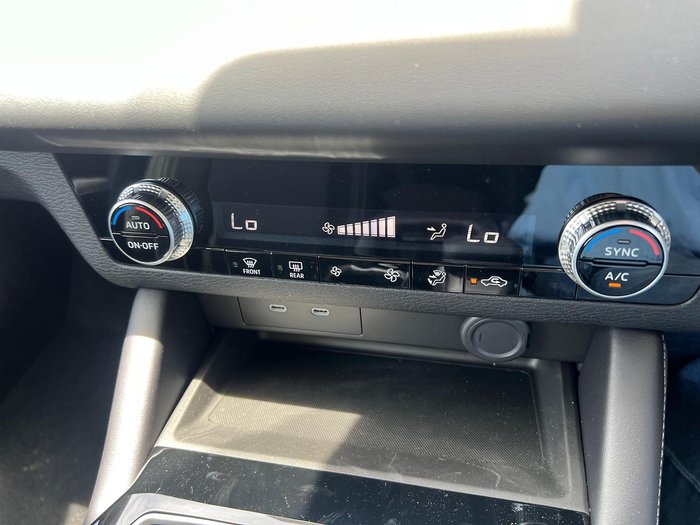 2025 Mitsubishi Outlander ES