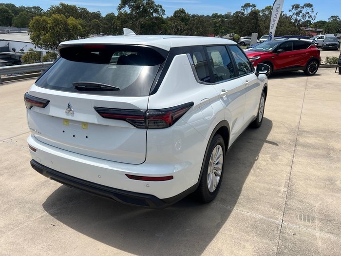 2025 Mitsubishi Outlander ES ZM MY24 White