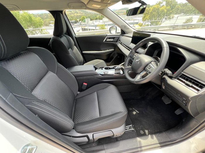 2025 Mitsubishi Outlander ES ZM MY24 White