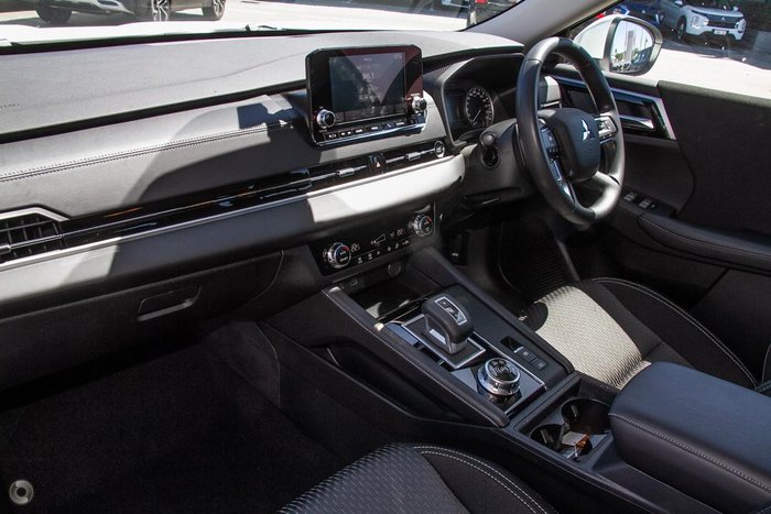 2025 Mitsubishi Outlander ES ZM MY24 White