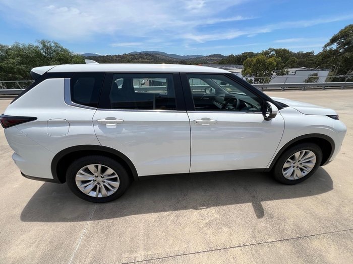 2025 Mitsubishi Outlander ES ZM MY24 White