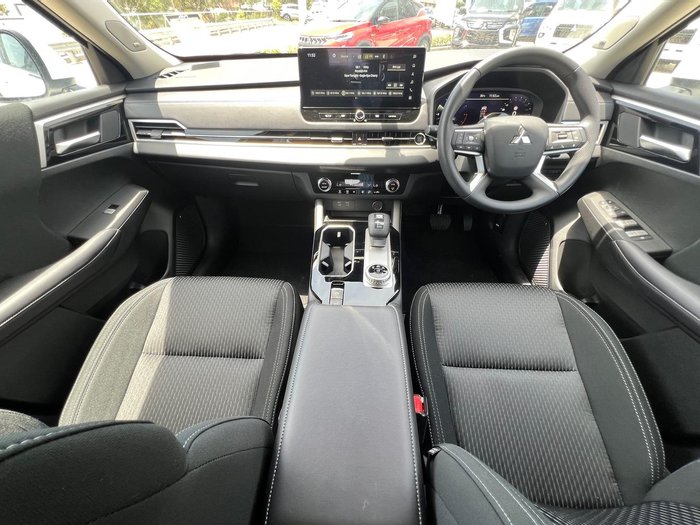 2025 Mitsubishi Outlander ES ZM MY24 White