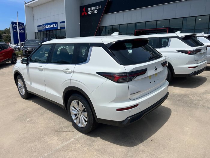 2025 Mitsubishi Outlander ES ZM MY24 White