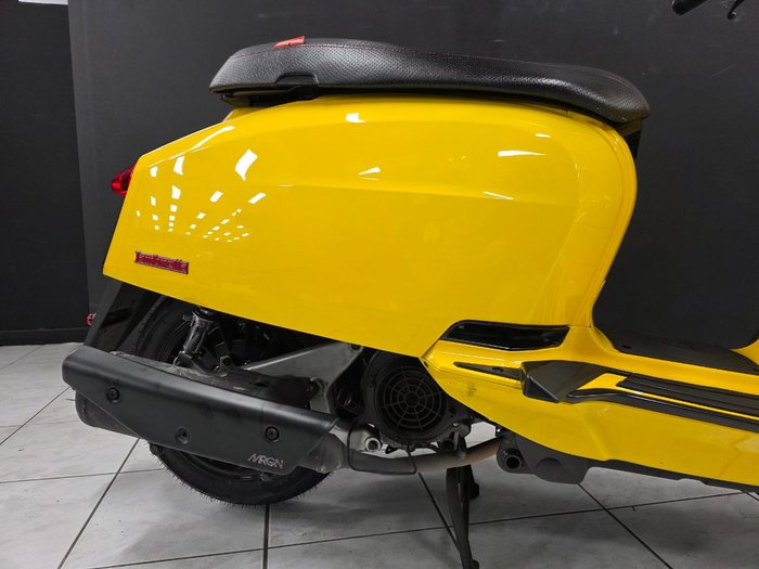 2023 Lambretta V 200 SPECIAL Yellow