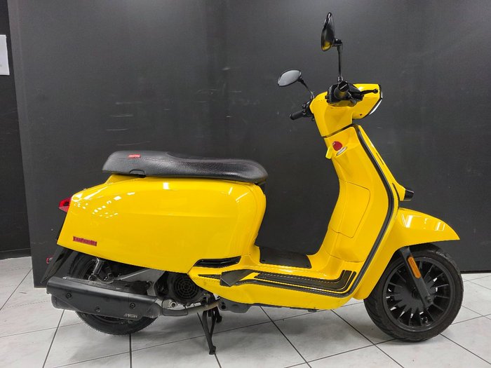2023 Lambretta V 200 SPECIAL Yellow