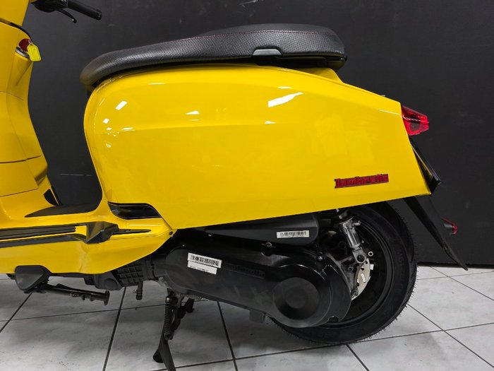 2023 Lambretta V 200 SPECIAL Yellow
