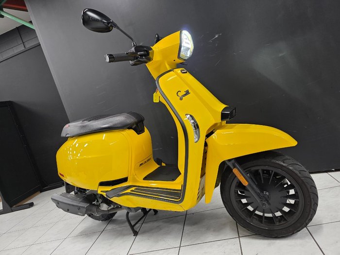 2023 Lambretta V 200 SPECIAL Yellow