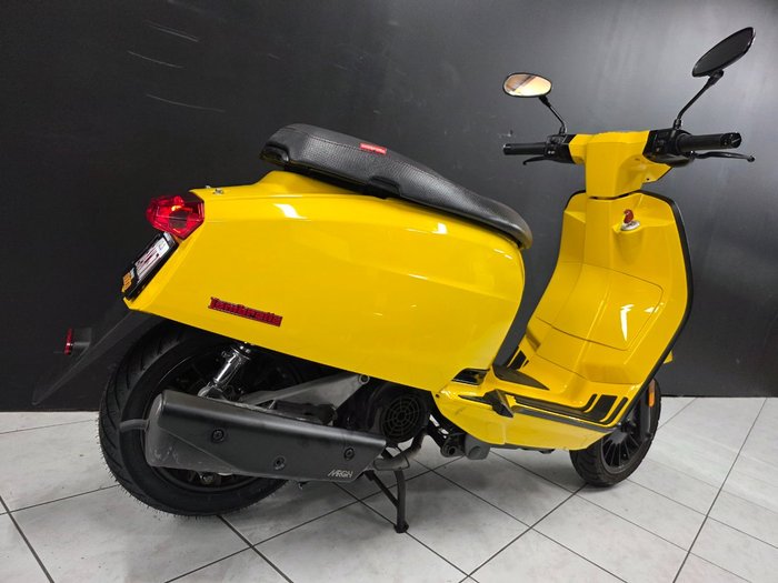 2023 Lambretta V 200 SPECIAL Yellow
