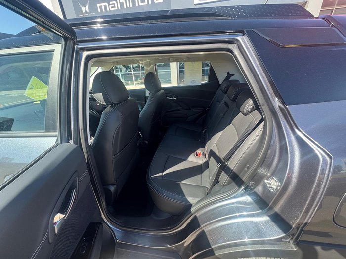 2025 Mahindra XUV3XO AX7L