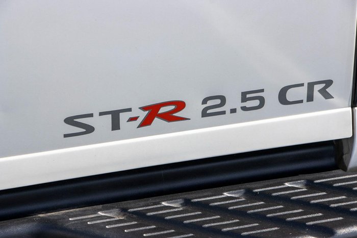 2012 Nissan Navara ST-R